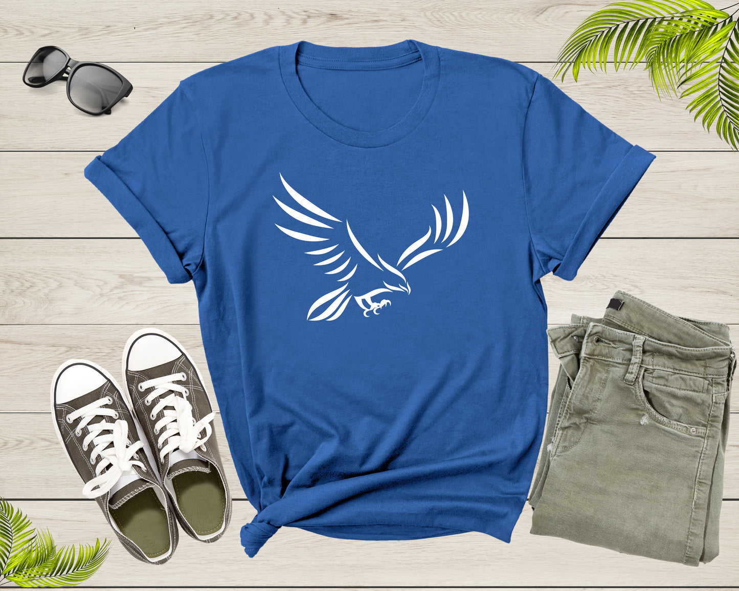 Flying Soaring Falcon Sea Hawk Bird Lover Gift for Men Women T-Shirt Cool Falcon Lover Gift T Shirt for Girls Boys Youth Graphic Tshirt
